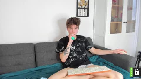 Snapshot of yen2025 chatting on 11.08.25 Yen online show from 11.08.25