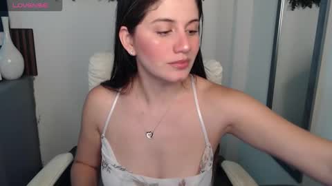 Snapshot of yenn_claros chatting on 02.05.26 Yenni online show from 02.05.26