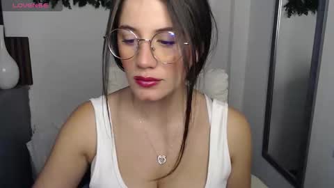 Snapshot of yenn_claros chatting on 02.06.26 Yenni online show from 02.06.26