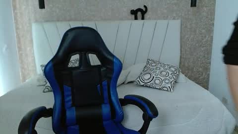 Snapshot of yera_carey chatting on 09.11.25 Yera online show from 09.11.25