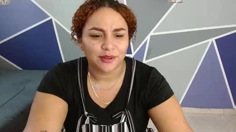 Snapshot of yera_carey chatting on 11.06.25 Yera online show from 11.06.25