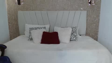 Snapshot of yera_carey chatting on 12.14.25 Yera online show from 12.14.25