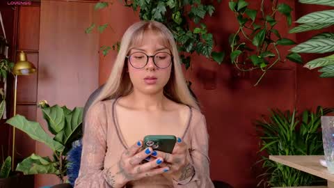 Snapshot of yeriawaddell_ chatting on 05.19.26 yeriawaddell online show from 05.19.26
