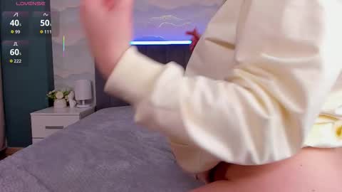 Snapshot of yes_ready chatting on 10.09.25 eva online show from 10.09.25