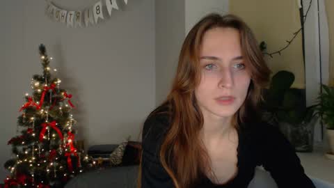 Snapshot of yes_to_heaven chatting on 12.11.24 Zoe online show from 12.11.24
