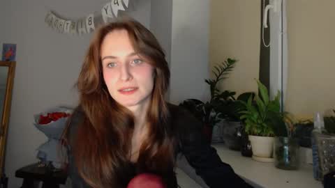 Snapshot of yes_to_heaven chatting on 02.14.25 Zoe online show from 02.14.25