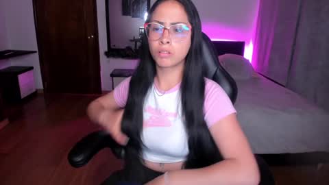 yesie_hot2 online show from 12.30.24