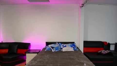 yesie_hot2 online show from 03.06.26