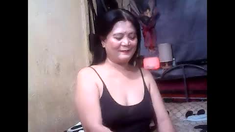 Snapshot of yesimpretty chatting on 03.12.26 hi im bea online show from 03.12.26