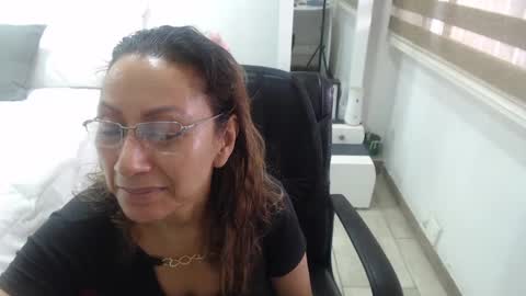 Snapshot of yessilatin chatting on 12.15.24 jessy online show from 12.15.24