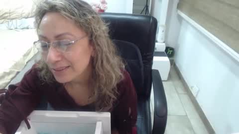 Snapshot of yessilatin chatting on 01.05.25 jessy online show from 01.05.25
