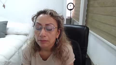 Snapshot of yessilatin chatting on 02.07.25 jessy online show from 02.07.25
