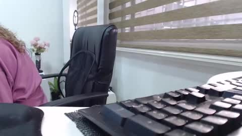 Snapshot of yessilatin chatting on 03.04.25 jessy online show from 03.04.25