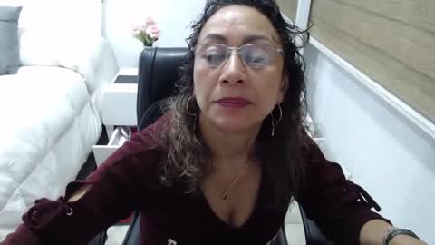 Snapshot of yessilatin chatting on 09.12.25 jessy online show from 09.12.25