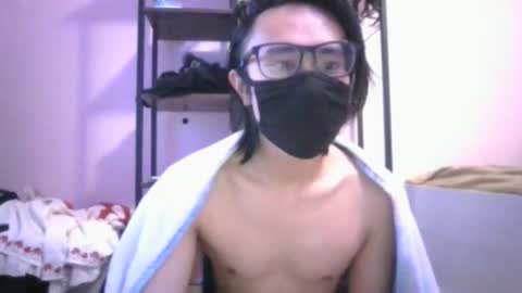 Snapshot of yin476 chatting on 10.24.25 yin476 online show from 10.24.25