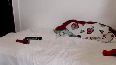 Snapshot of ying_yang_ chatting on 02.02.25 tulipan online show from 02.02.25