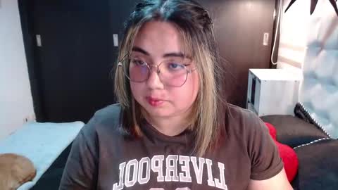 Snapshot of yini_angel07 chatting on 03.09.26 hii i am yini online show from 03.09.26