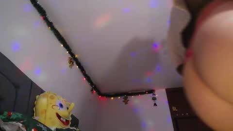 Snapshot of yinn_silver chatting on 12.12.24 Yiny online show from 12.12.24