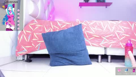 Yiovanna online show from 01.15.25