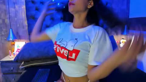 yiyisandoval online show from 11.06.25