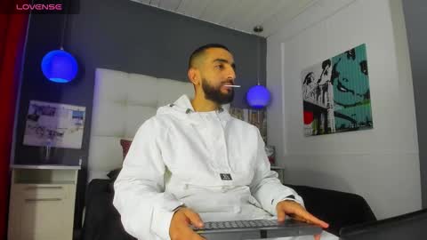 Yiyo online show from 11.19.25