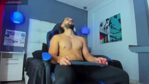 Yiyo online show from 03.14.26