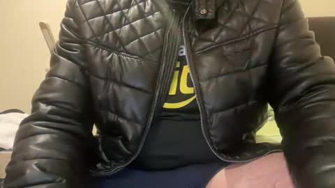 Snapshot of ynholeather chatting on 12.18.25 Leather online show from 12.18.25