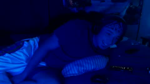 Snapshot of yobleez chatting on 11.19.25 yobleez online show from 11.19.25