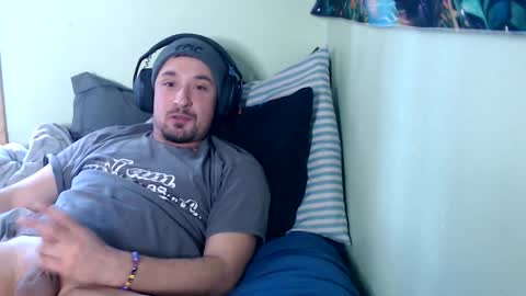 Snapshot of yobleez chatting on 02.18.26 yobleez online show from 02.18.26