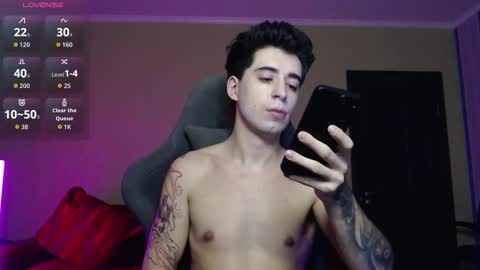 Snapshot of yofukashi chatting on 11.25.25 yofukashi online show from 11.25.25