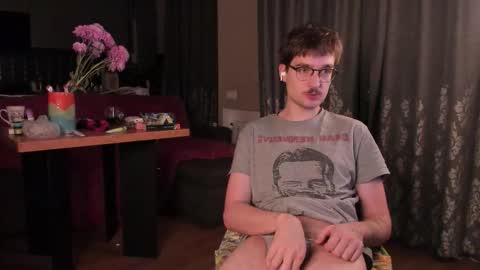 Snapshot of yoga_pizza_420 chatting on 11.15.25 Max online show from 11.15.25