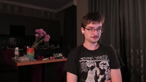 Snapshot of yoga_pizza_420 chatting on 11.16.25 Max online show from 11.16.25