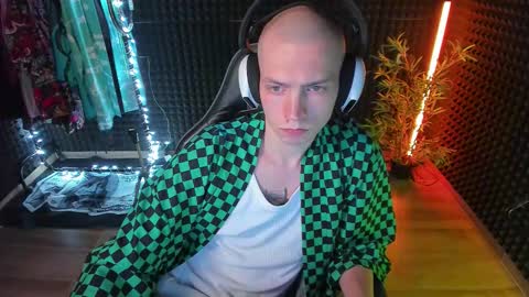 You can ask my name in pm online show from 11.12.25