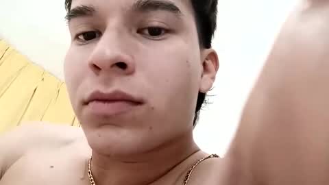 Snapshot of yoiner46958 chatting on 01.12.25 Yoiner y Mnica online show from 01.12.25