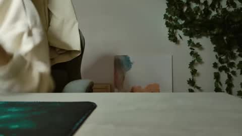 yoka_paradoxxx online show from 10.27.25