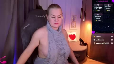 Snapshot of yolanda_kiss chatting on 02.27.25 Yolanda online show from 02.27.25