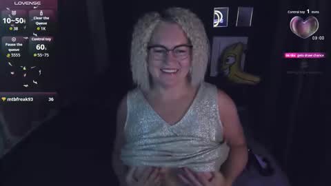 Snapshot of yolanda_kiss chatting on 09.16.25 Yolanda online show from 09.16.25