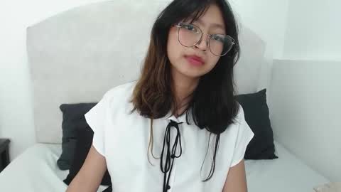 Snapshot of yommi_winx chatting on 12.18.24 Yommi Winx online show from 12.18.24