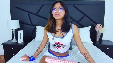 Snapshot of yommi_winx chatting on 01.09.25 Yommi Winx online show from 01.09.25