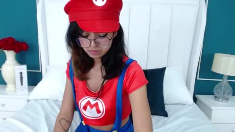 Snapshot of yommi_winx chatting on 01.19.25 Yommi Winx online show from 01.19.25