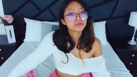 Snapshot of yommi_winx chatting on 02.07.25 Yommi Winx online show from 02.07.25