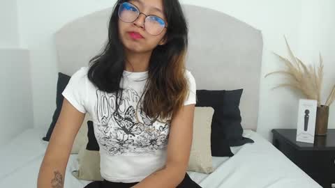 Snapshot of yommi_winx chatting on 02.08.25 Yommi Winx online show from 02.08.25