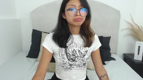 Snapshot of yommi_winx chatting on 02.08.25 Yommi Winx online show from 02.08.25