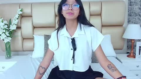 Snapshot of yommi_winx chatting on 03.08.25 Yommi Winx online show from 03.08.25