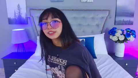 Snapshot of yommi_winx chatting on 09.09.25 Yommi Winx online show from 09.09.25