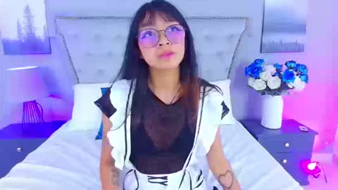 Snapshot of yommi_winx chatting on 09.11.25 Yommi Winx online show from 09.11.25