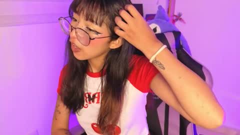 Snapshot of yommi_winx chatting on 12.05.25 Yommi Winx online show from 12.05.25