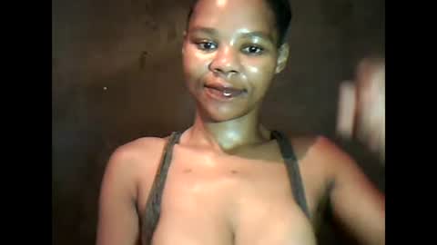 Snapshot of yoncexx25 chatting on 12.23.24 amazingkellyxx online show from 12.23.24