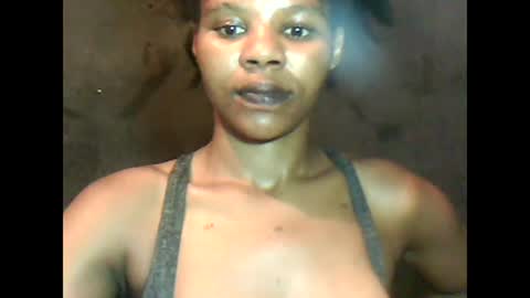 Snapshot of yoncexx25 chatting on 01.01.25 amazingkellyxx online show from 01.01.25