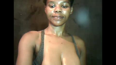 Snapshot of yoncexx25 chatting on 01.03.25 amazingkellyxx online show from 01.03.25